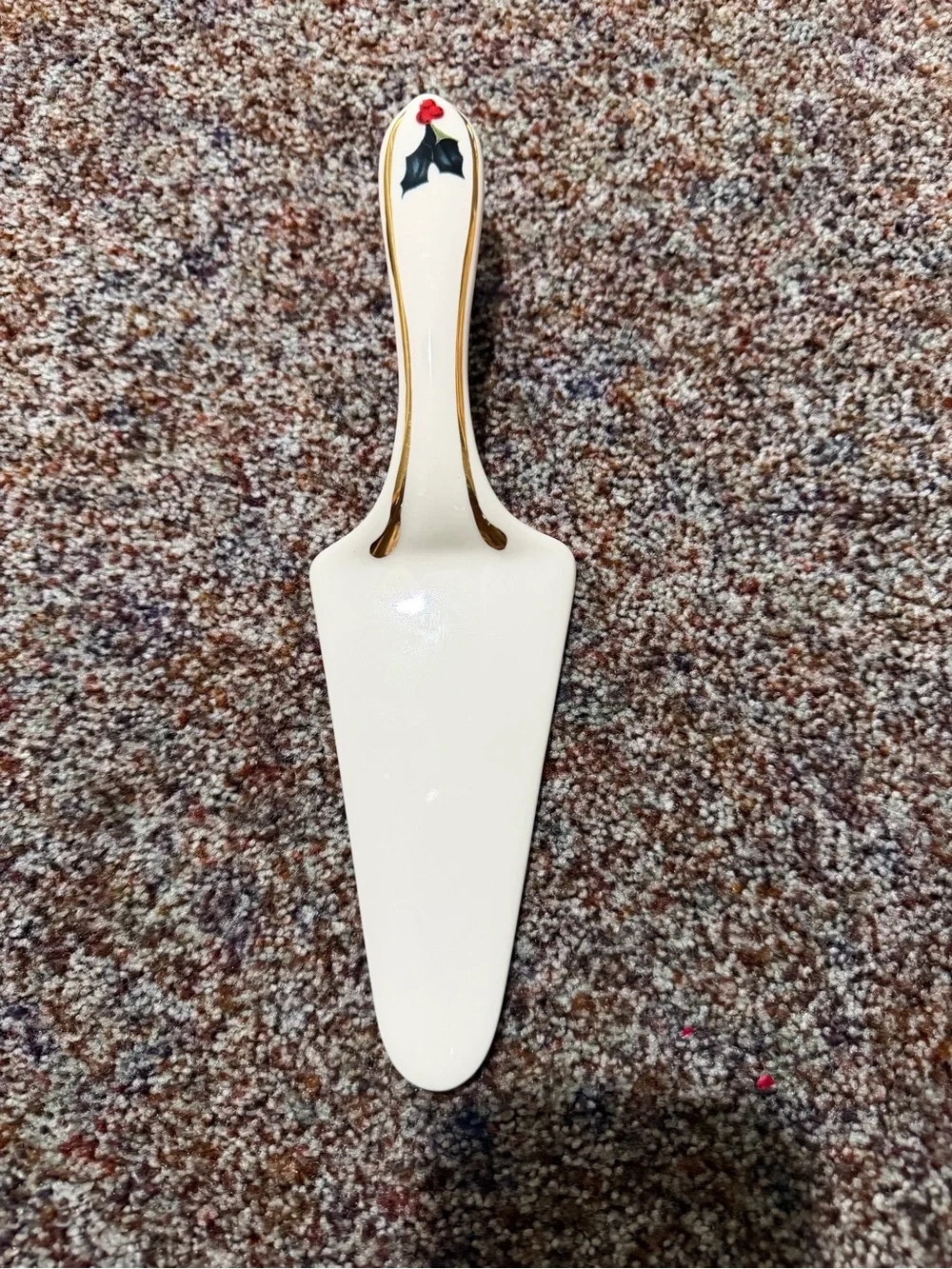 Lenox Winter Greetings Pattern Ceramic Cake Server with Gold Trim & Holly Accent